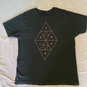 Black Short-Sleeve Graphic Tee with Pink Geometric Print